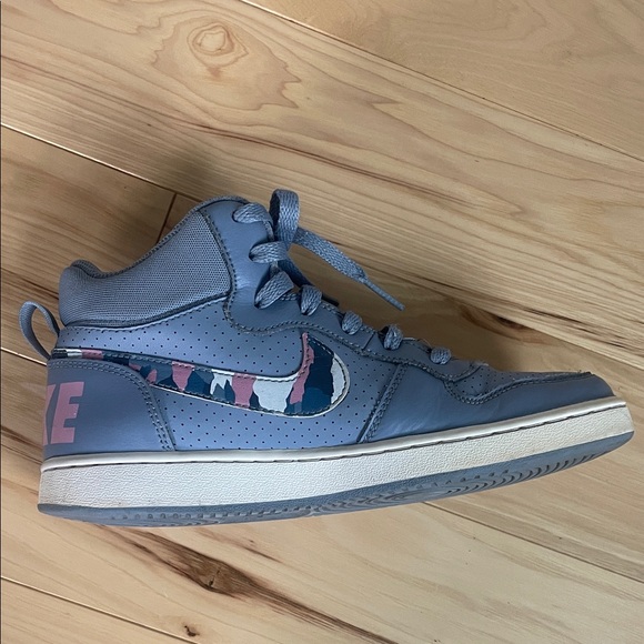 Nike Big Kids Gray/Blue Sneakers with Pink and Light Blue Camo Swooshes - Picture 6 of 6